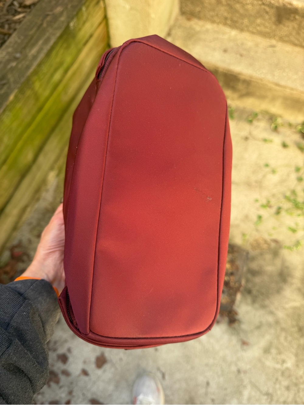 Stunning and rare Tumi Women's Burgundy Voyageur Bag with Gold Hardware - Picture 5 of 8